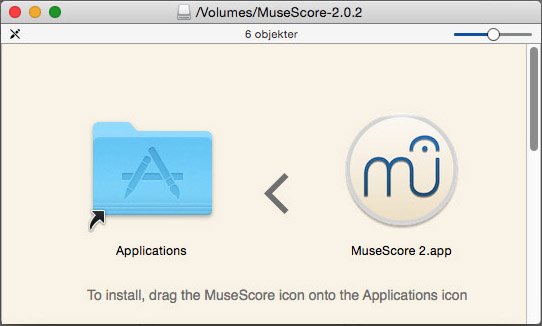 På Mac installerer du programmet ved å trekke det inn i program-mappa, som her. Men du får Musescore også på PC og Linux!